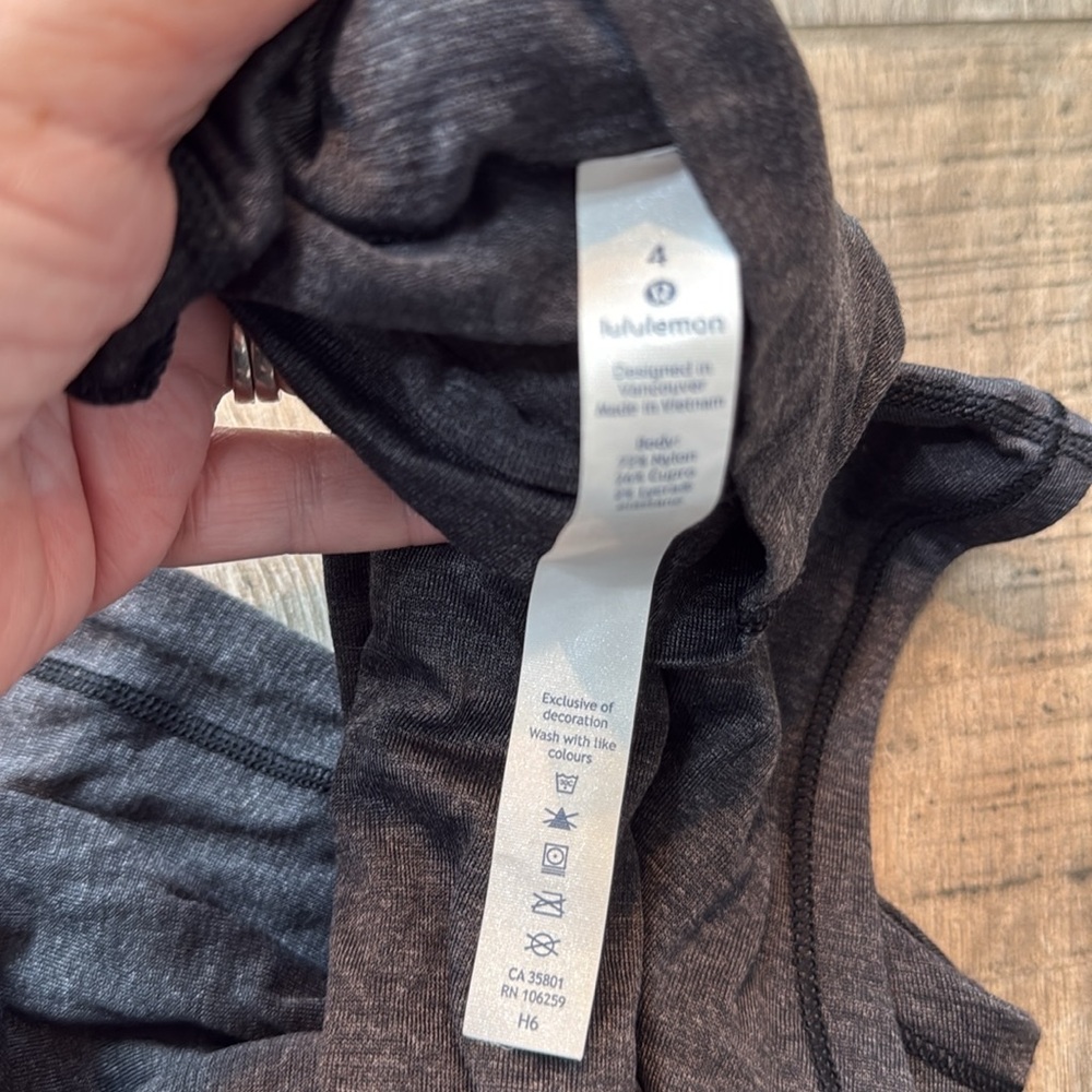 Lululemon Twist‎ & Reach Mock Neck Black Tank size 4 - Picture 7 of 9